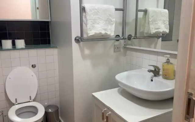 London 1 Bed Apartment Close to Barking Station