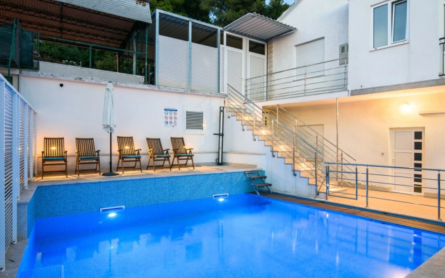 A3 90m2 apt W.shared Pool & Balcony,next to Beach