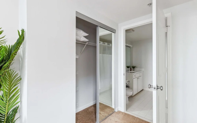 2BR Luxury City Suite With Gym & Pool