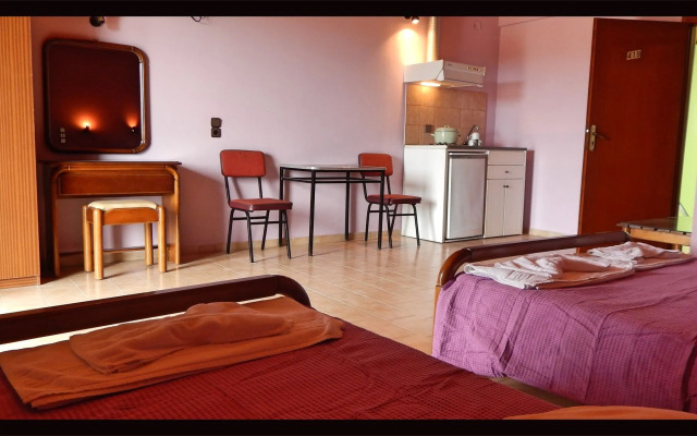 Petania Hotel & Apartments