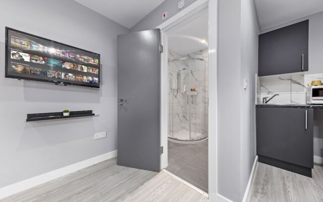 Cozy Ensuite Room In Feltham Hearthrow London Tw13