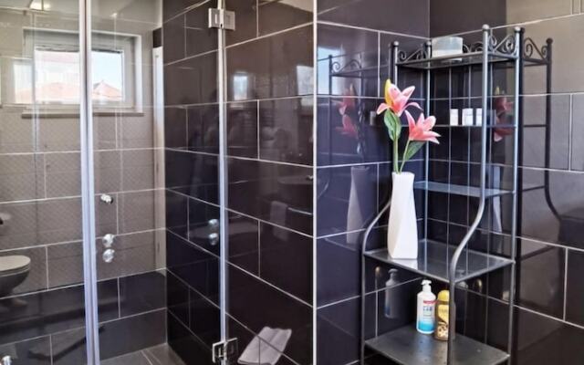 Boutique Rooms - With Pool - 5 - R202