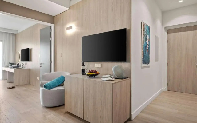 Mercure Larnaca Finikoudes Beach