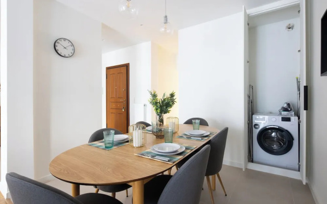 Mystique 2-Bedroom Apartment in Athens