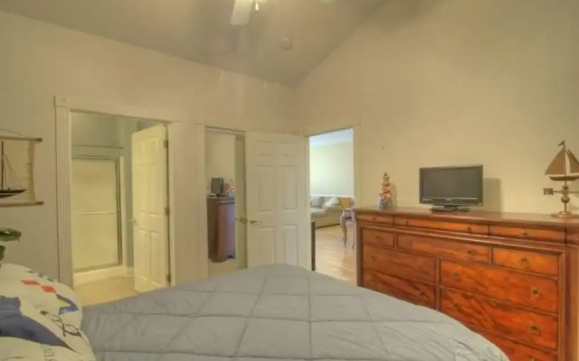 Magnolia Pointe Three-bedroom Apartment 404-4861