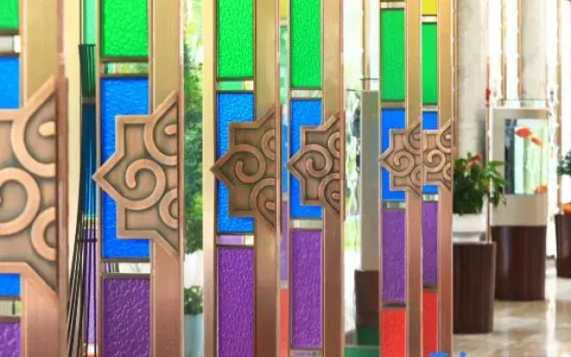 Xinjiang Plaza Holiday Hotel