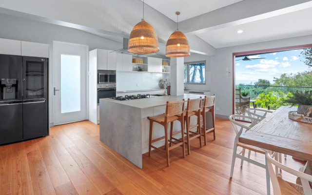 Luxe Coastal Abode, Marcus Beach