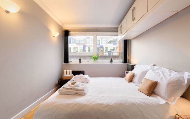 Convenient Oxford Street 1BR Flat