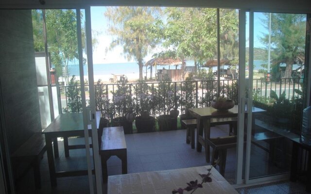 Baan Aroka Beach Front