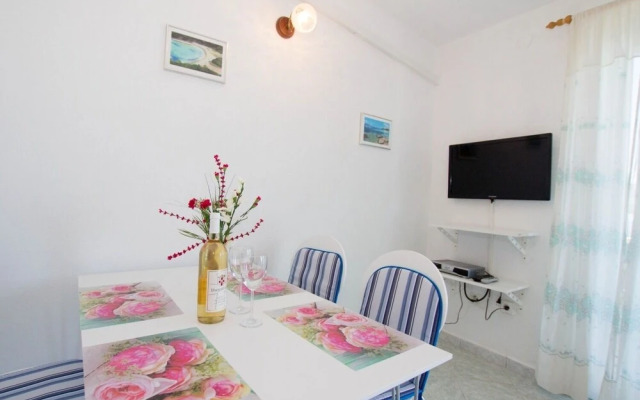 David - 20m From the Beach With Parking - A1