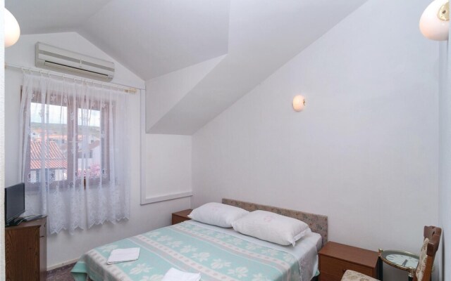Nice Apartment in Supetar With 3 Bedrooms, Wifi and Outdoor Swimming Pool