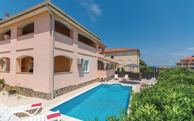 Nice Home in Liznjan With Wifi and 7 Bedrooms