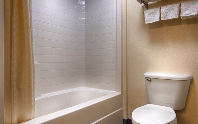 Red Roof Inn & Suites Clinton, MS