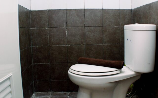 Nice And Strategic 2Br At Green Pramuka City Apartment