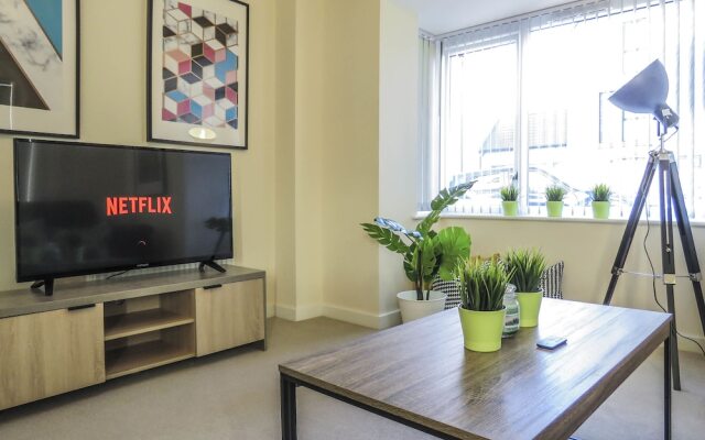 Tudors eSuites Birmingham Townhouse Private Garden Free Parking