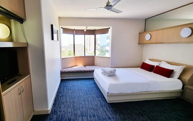 Tiki Hotel Surfers Paradise