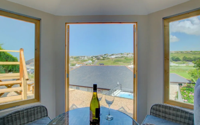 Beautiful Holiday Home in Mawgan Porth With Garden