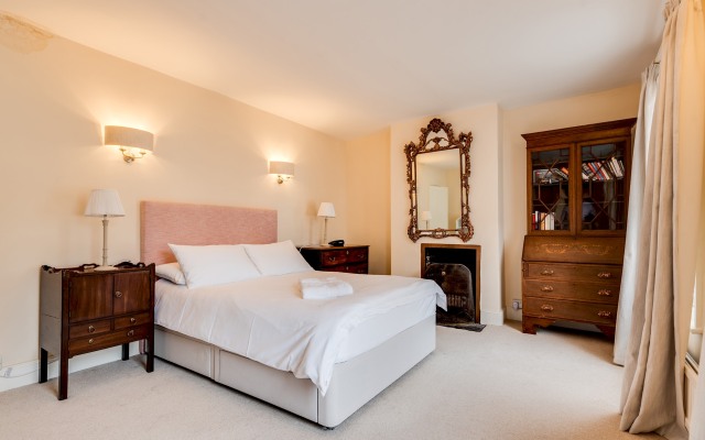 The Walton House spacious 3-Bedroom Jericho House close to City Centre