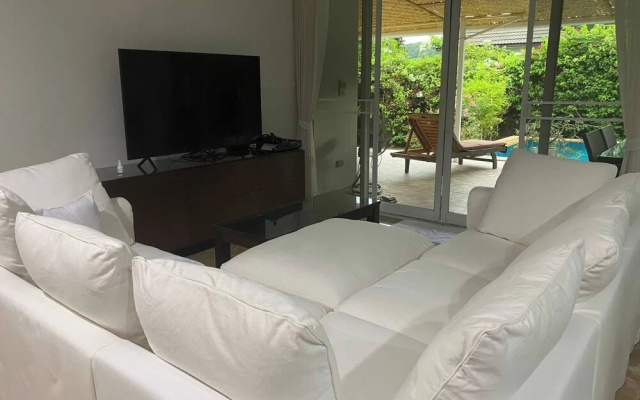 Hidden Villa Oasis Private Pool 2km to Beach&mall