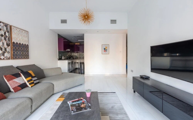 Astonishing 1BR in Fabulous Cayan Tower