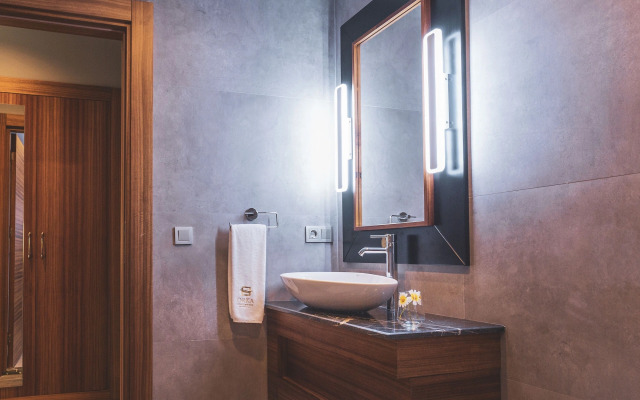 Orka Cove Hotel Penthouse & Suites - Adults Only