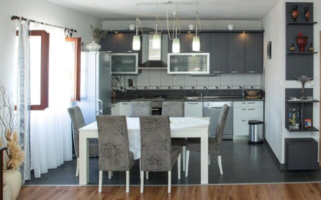 Amazing Apartment in Splitska With 2 Bedrooms and Wifi