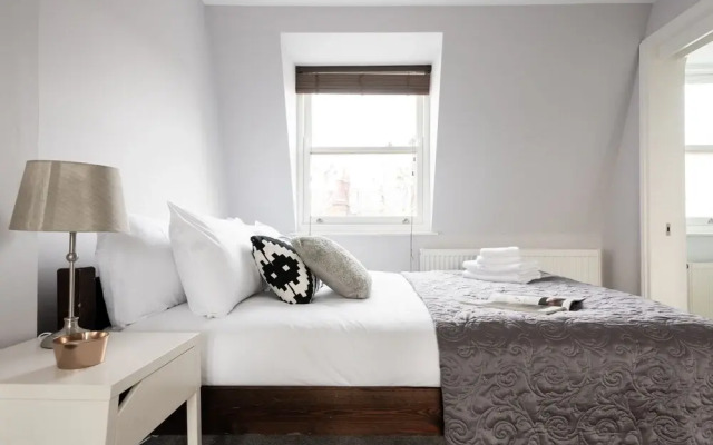 Platinum House in Camden 9956