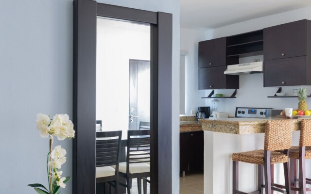 Spacious 2BR Condo Well-located Wifi Concierge