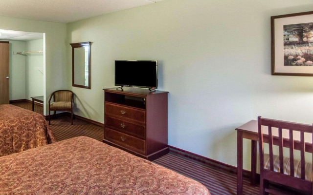 Rodeway Inn Lakeville