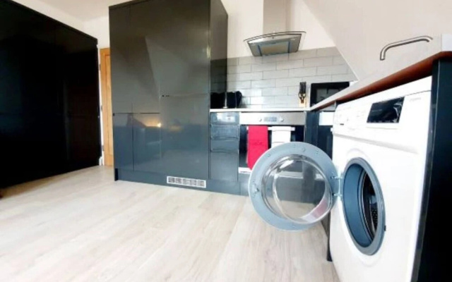Beautiful 2BR Aptmt in Bedford Parking Wifi