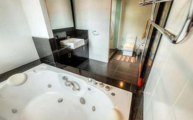 Luxury Seaview Pool Villa at Chalong