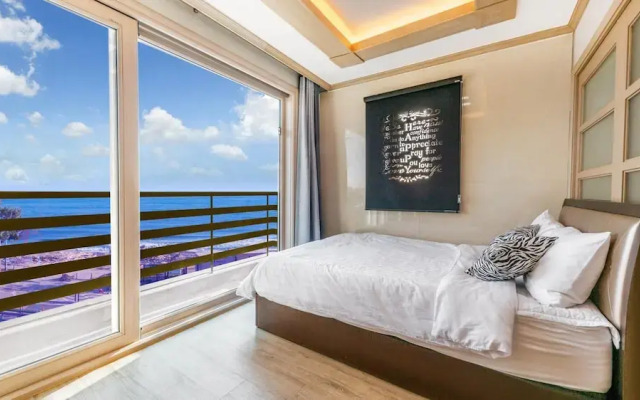 Yangyang Haettuneonchangmoon Pension