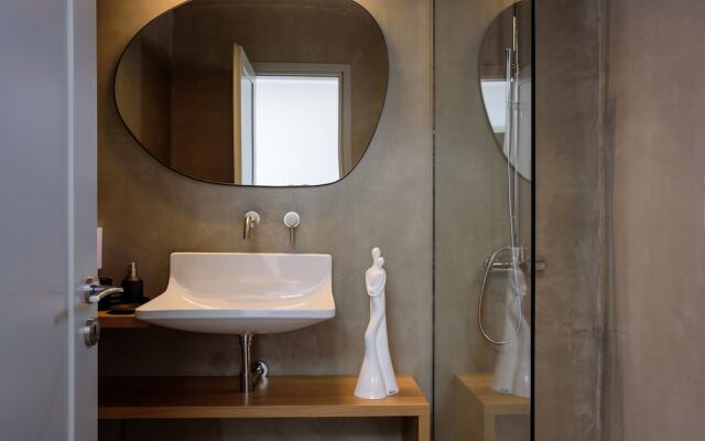 Oia Treasures Art Suites