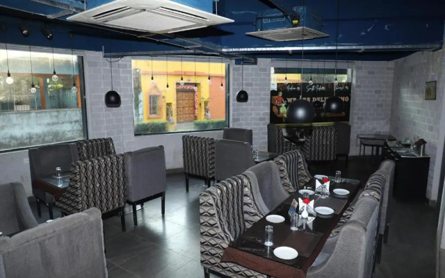 OYO 9265 Blue Lagoon Premium Hotel