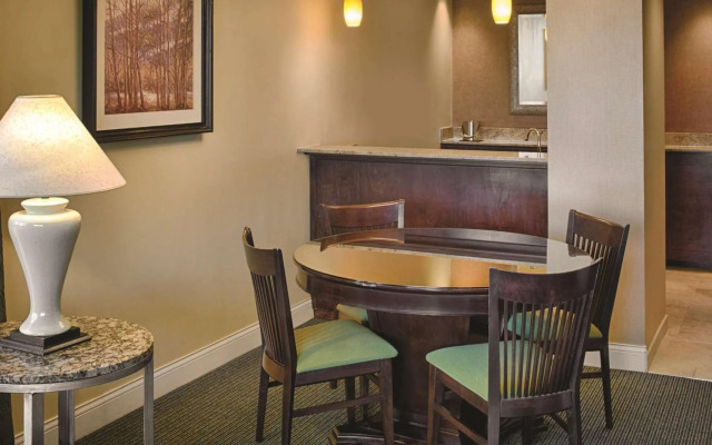 DoubleTree by Hilton Seattle Airport