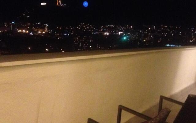 Hotel Tbilisi Central by Mgzavrebi