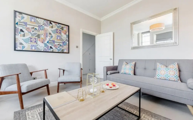 Kensington Apartment with terrace