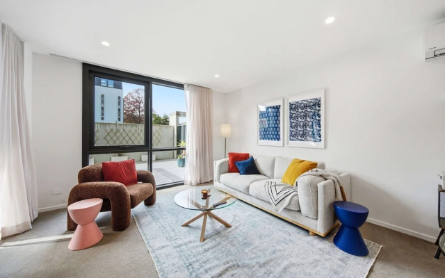 Stylish 1-bed Retreat in Braddon – Guest Rooms – Tuggeranong