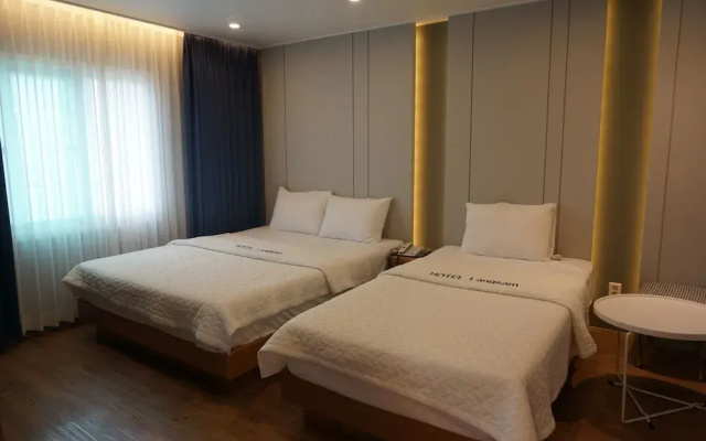 Lang Sam Hotel