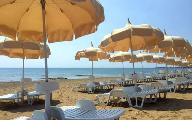 Apartment With Garden or Terrace Near sea