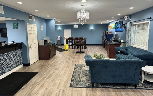 Days Inn & Suites Cincinnati