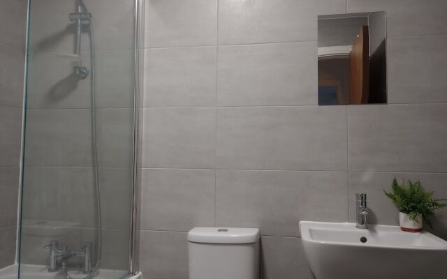 Lovely-cozy Apartment in Brierley Hill