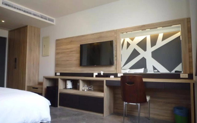 Travel Light Hotel