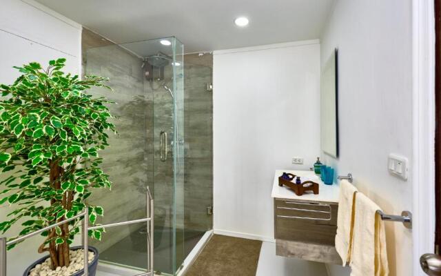 LUXURIOUS APARTMENT at VILLA NAVIN, 30's JOMTIEN BEACH