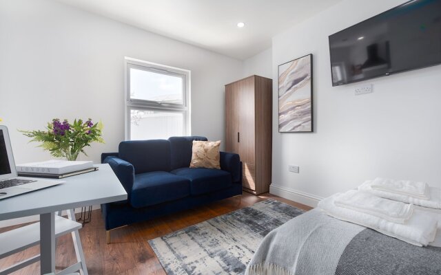 Earl's Court by CAPITAL 119