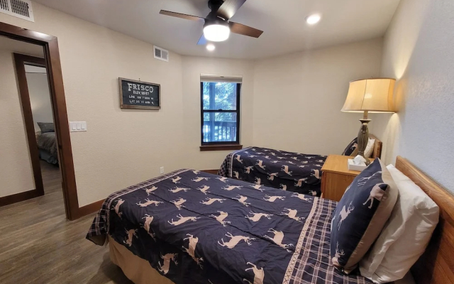 Mountainside Condominiums by CRMR