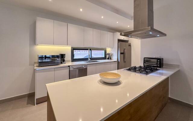 Gorgeous 2 BR Luxury Apartment