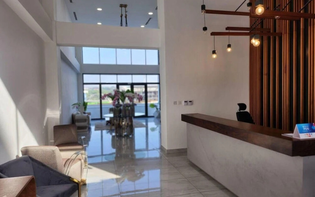 Luxurious & Comfy Gem-5 Star Location-pools, Gym!