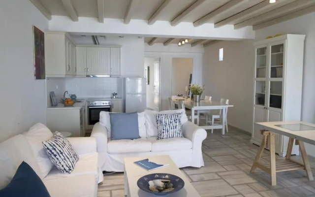 Beachfront 2br apartment - Free parking