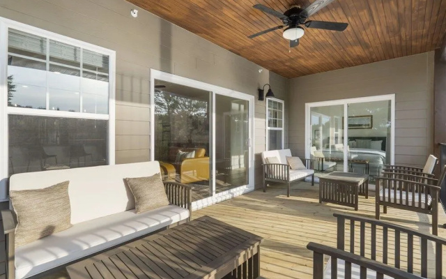 New Lakeview Penthouse - Amenities Galore!